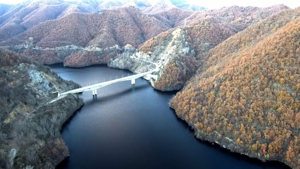 Platanovrisi Dam, Drama