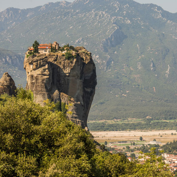 Transfer From Thessaloniki Airport to Meteora, Thessaly (PRIVATE TRANSFER)